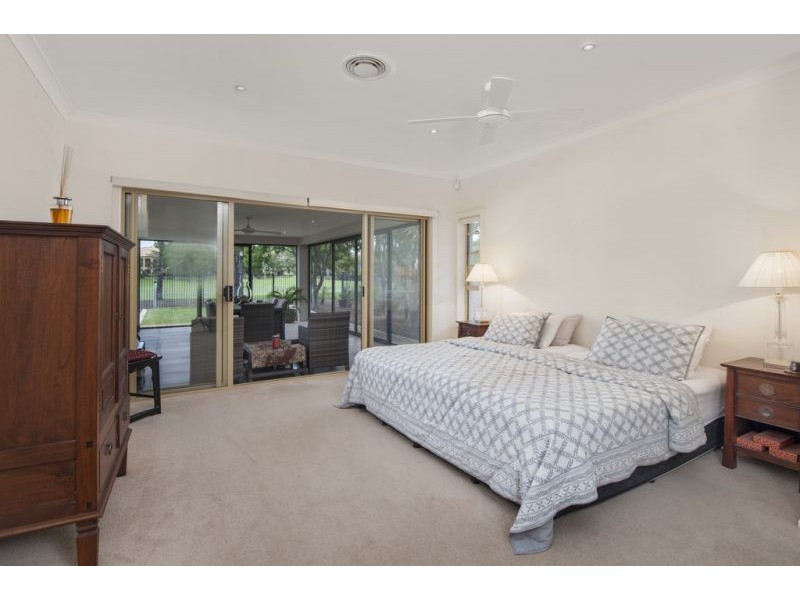 3193 Riverleigh Dr, Hope Island QLD 4212