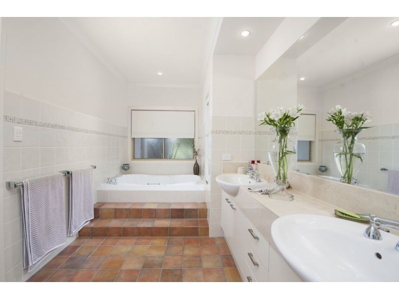 3193 Riverleigh Dr, Hope Island QLD 4212