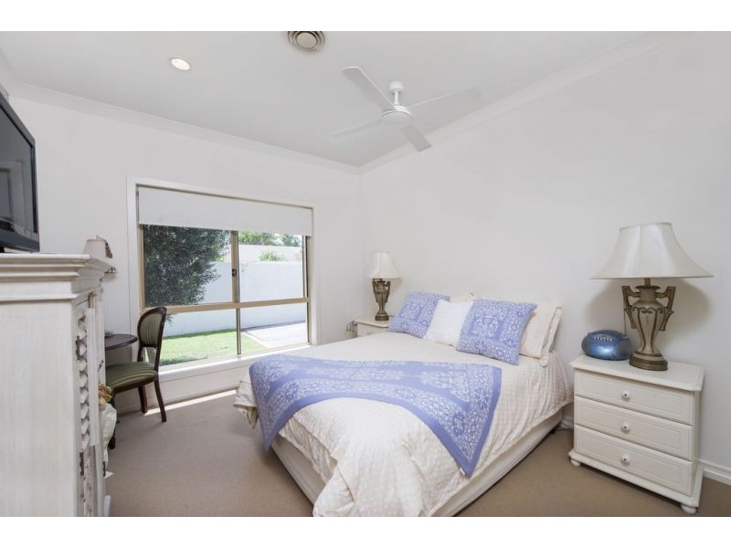 3193 Riverleigh Dr, Hope Island QLD 4212