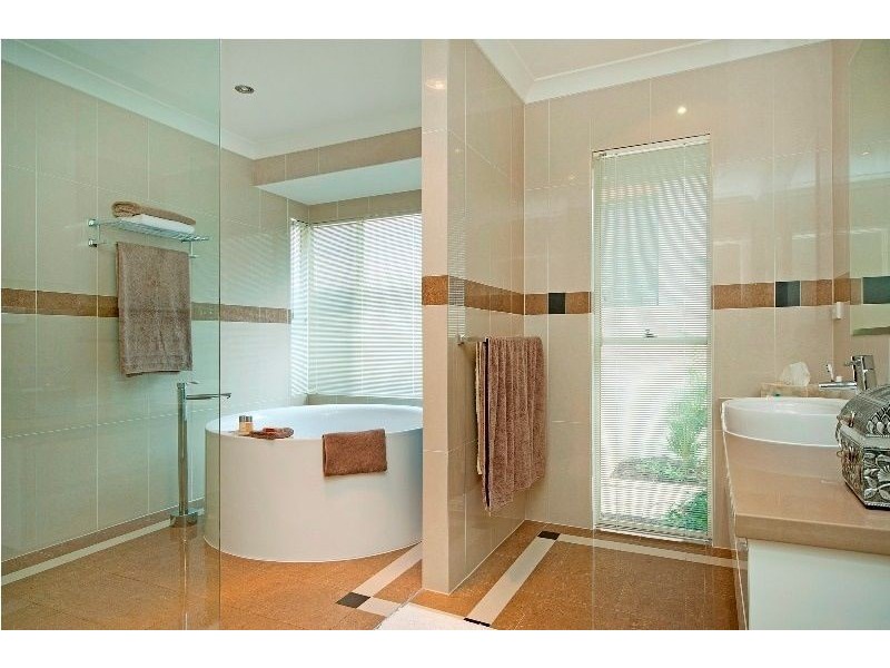 1084 Killymoon Dr, Hope Island QLD 4212