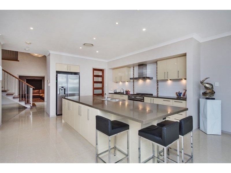 7 North Bank Ct, Helensvale QLD 4212