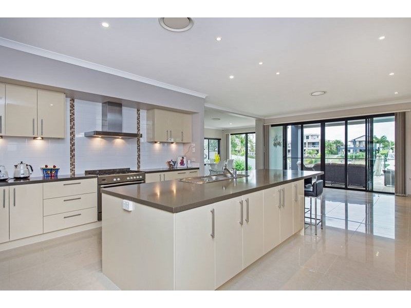 7 North Bank Ct, Helensvale QLD 4212