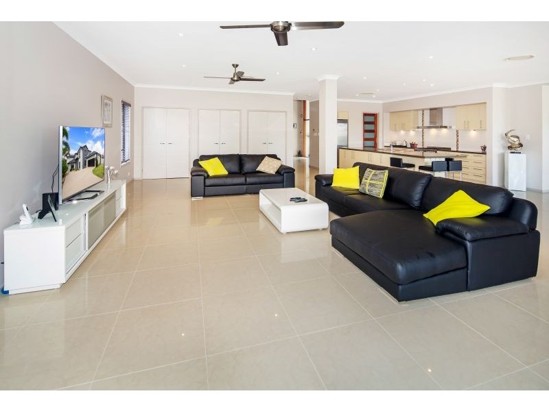 7 North Bank Ct, Helensvale QLD 4212