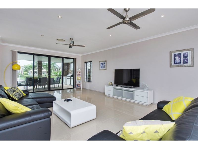 7 North Bank Ct, Helensvale QLD 4212