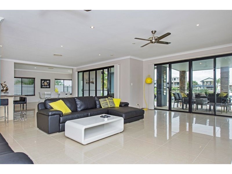 7 North Bank Ct, Helensvale QLD 4212