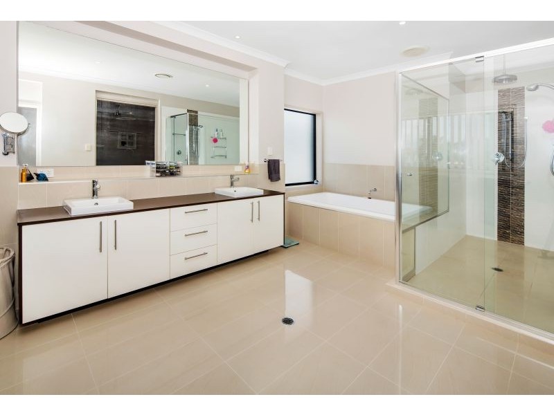 7 North Bank Ct, Helensvale QLD 4212