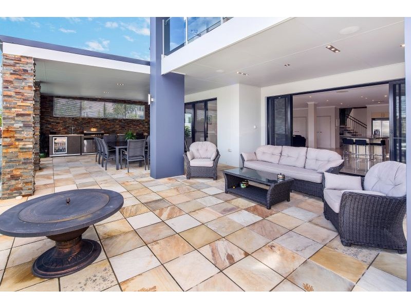 7 North Bank Ct, Helensvale QLD 4212