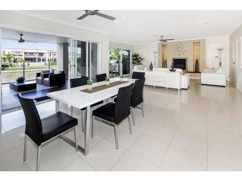 43 Harbourvue Ct, Helensvale QLD 4212