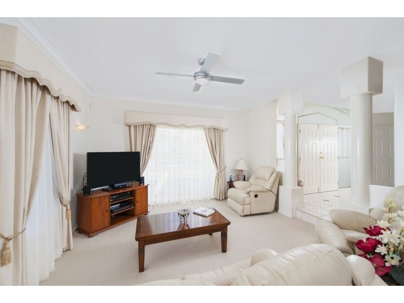 1630 Riverdale Dr, Hope Island QLD 4212