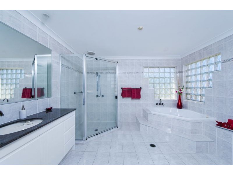 1630 Riverdale Dr, Hope Island QLD 4212