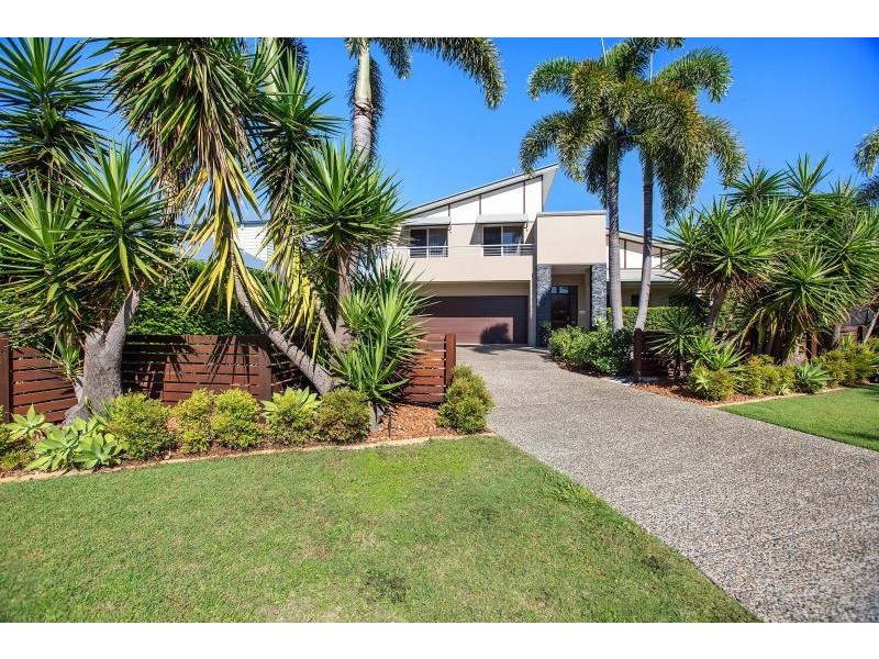 16 North Bank Ct, Helensvale QLD 4212