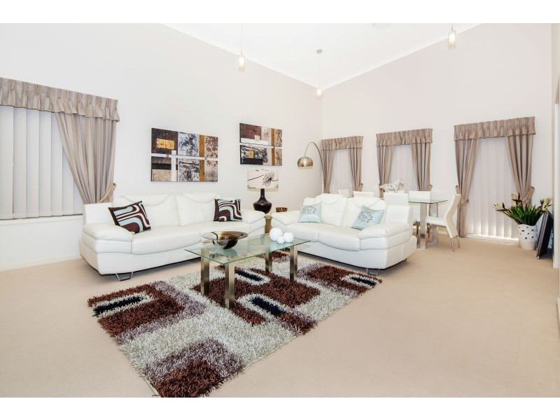 16 North Bank Ct, Helensvale QLD 4212