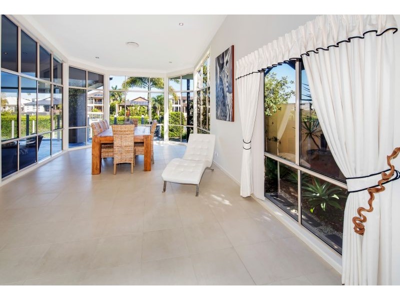 16 North Bank Ct, Helensvale QLD 4212