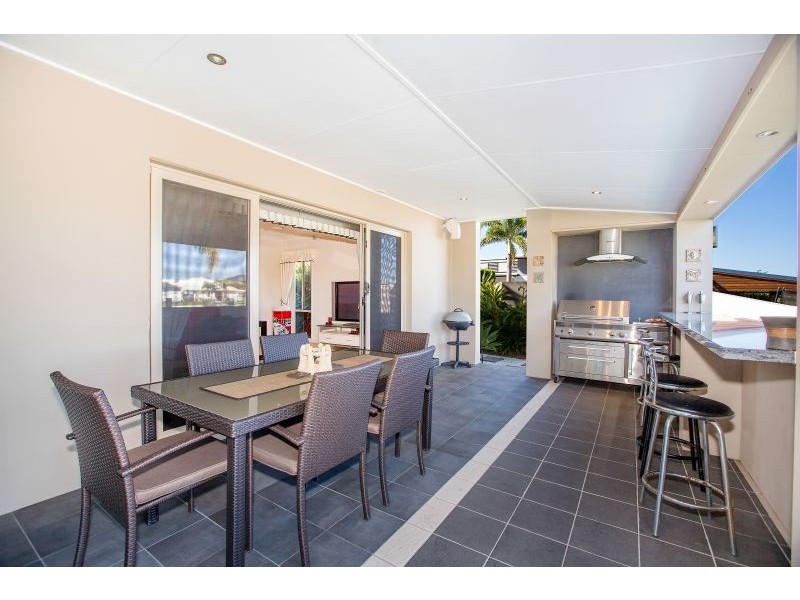 16 North Bank Ct, Helensvale QLD 4212