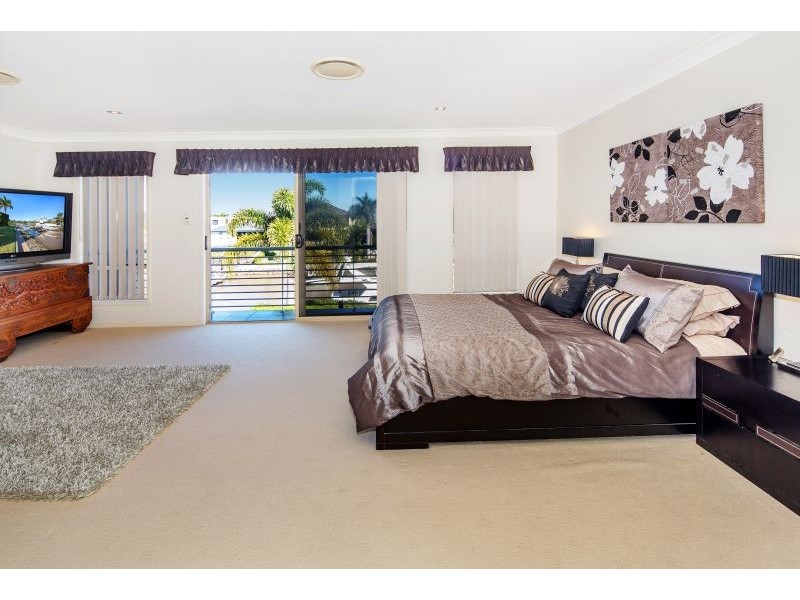 16 North Bank Ct, Helensvale QLD 4212