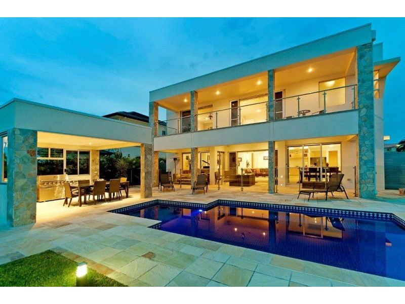 2327 Cressbrook Dr, Hope Island QLD 4212