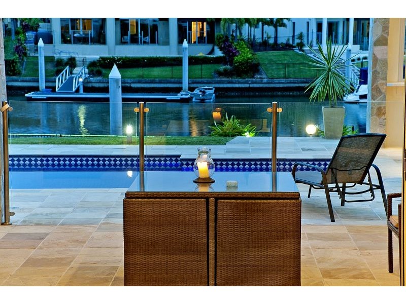 2327 Cressbrook Dr, Hope Island QLD 4212