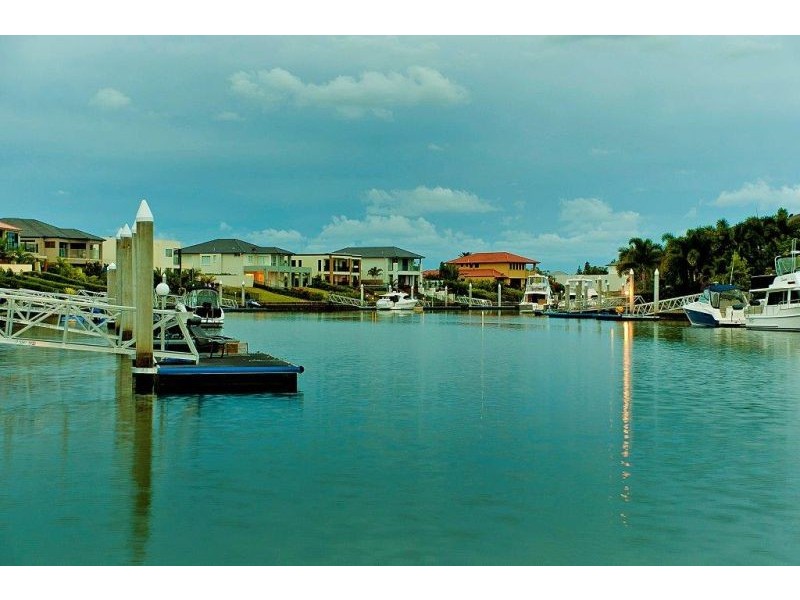 2327 Cressbrook Dr, Hope Island QLD 4212