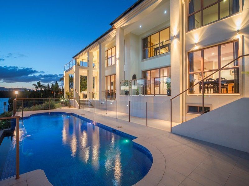 2332 Cressbrook Dr, Hope Island QLD 4212