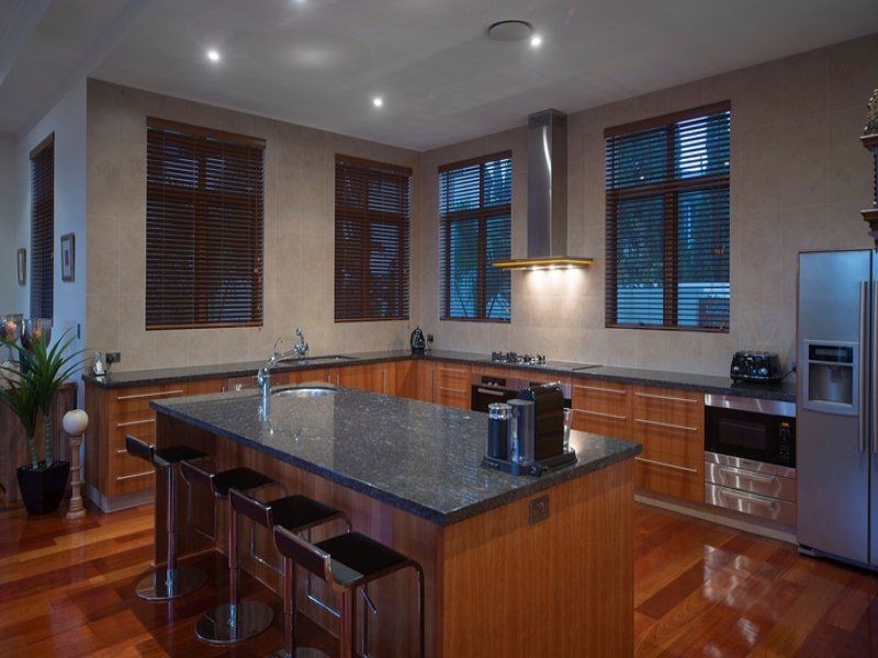 2332 Cressbrook Dr, Hope Island QLD 4212