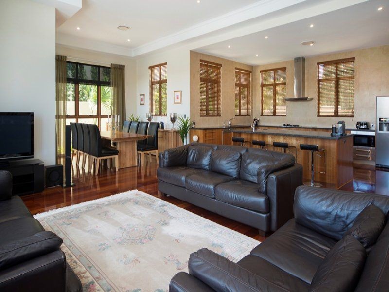 2332 Cressbrook Dr, Hope Island QLD 4212