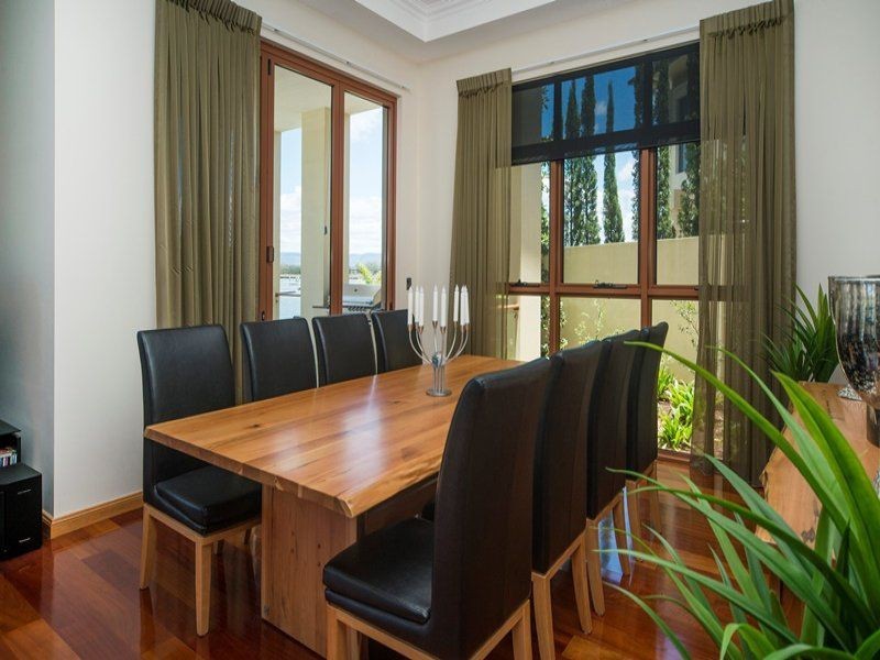 2332 Cressbrook Dr, Hope Island QLD 4212