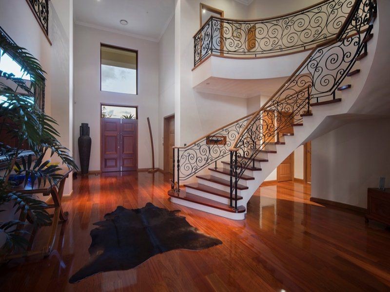 2332 Cressbrook Dr, Hope Island QLD 4212