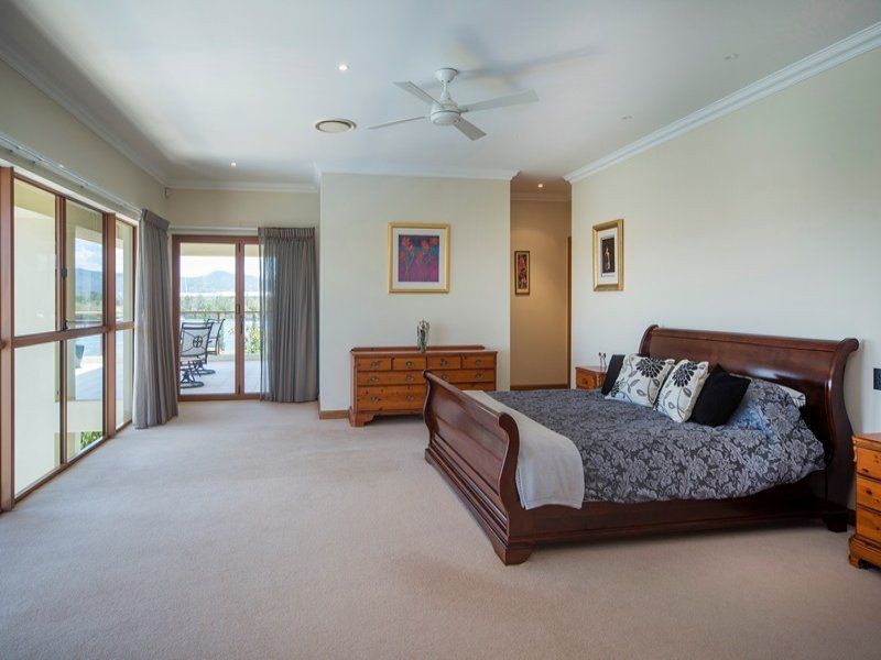 2332 Cressbrook Dr, Hope Island QLD 4212