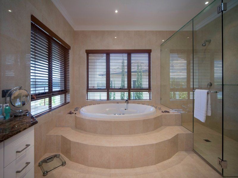 2332 Cressbrook Dr, Hope Island QLD 4212