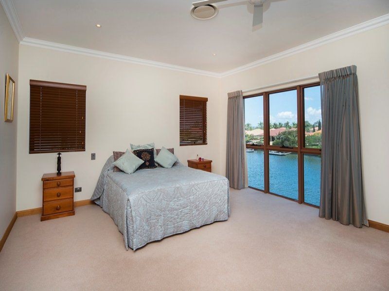 2332 Cressbrook Dr, Hope Island QLD 4212