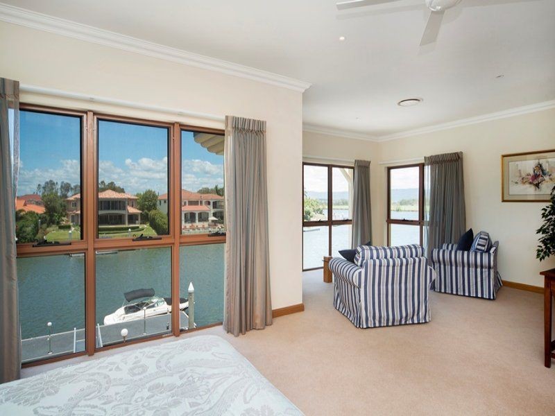 2332 Cressbrook Dr, Hope Island QLD 4212