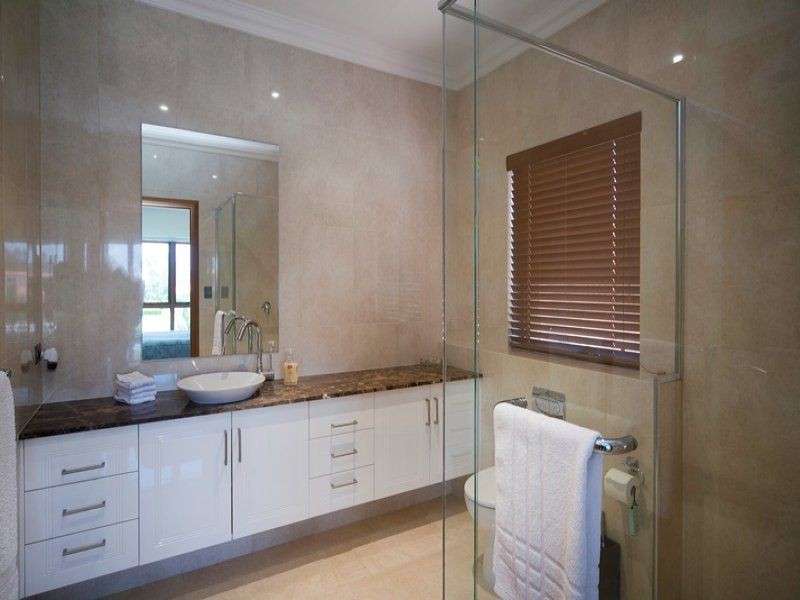 2332 Cressbrook Dr, Hope Island QLD 4212