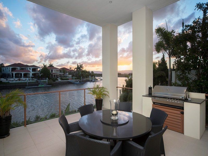 2332 Cressbrook Dr, Hope Island QLD 4212