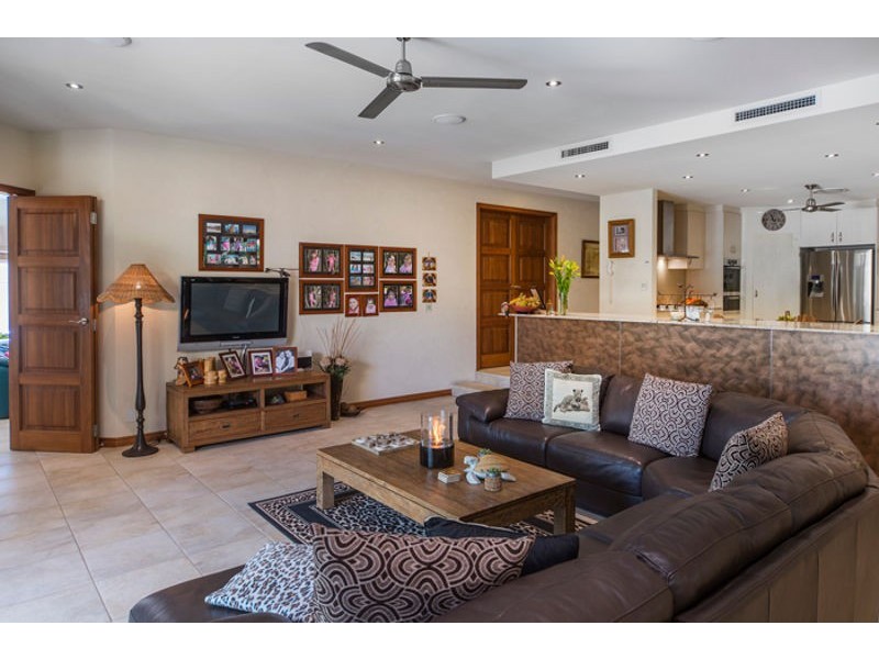 2580 Gracemere Cct North, Hope Island QLD 4212