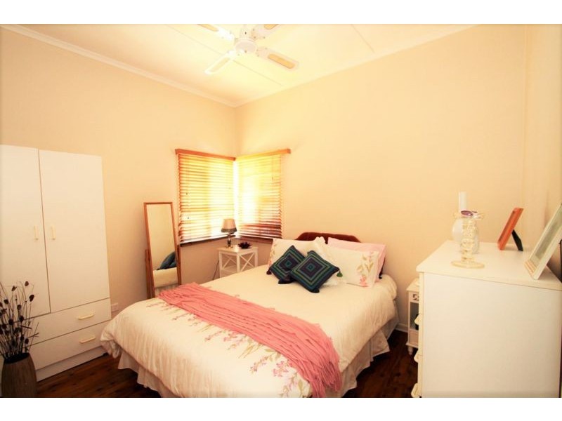 87 Arthur St, Woody Point QLD 4019