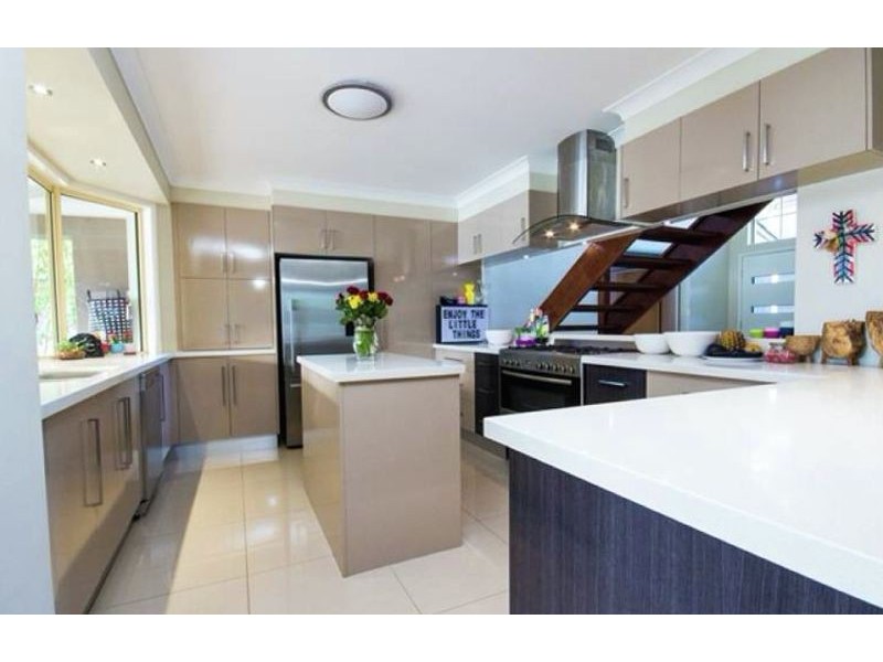 11 Oyster Cove Promenade, Helensvale QLD 4212