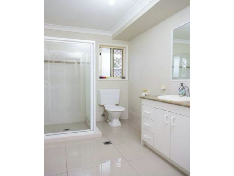11 Oyster Cove Promenade, Helensvale QLD 4212