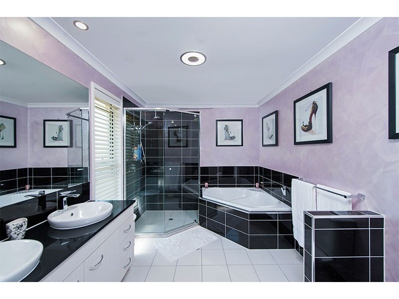 75 The Peninsula, Helensvale QLD 4212