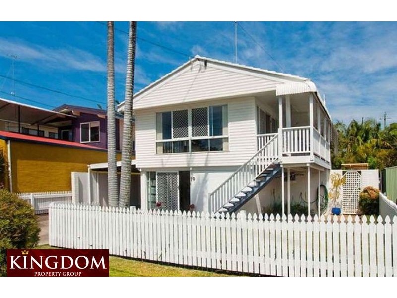 19 Fourth Ave, Scarborough QLD 4020