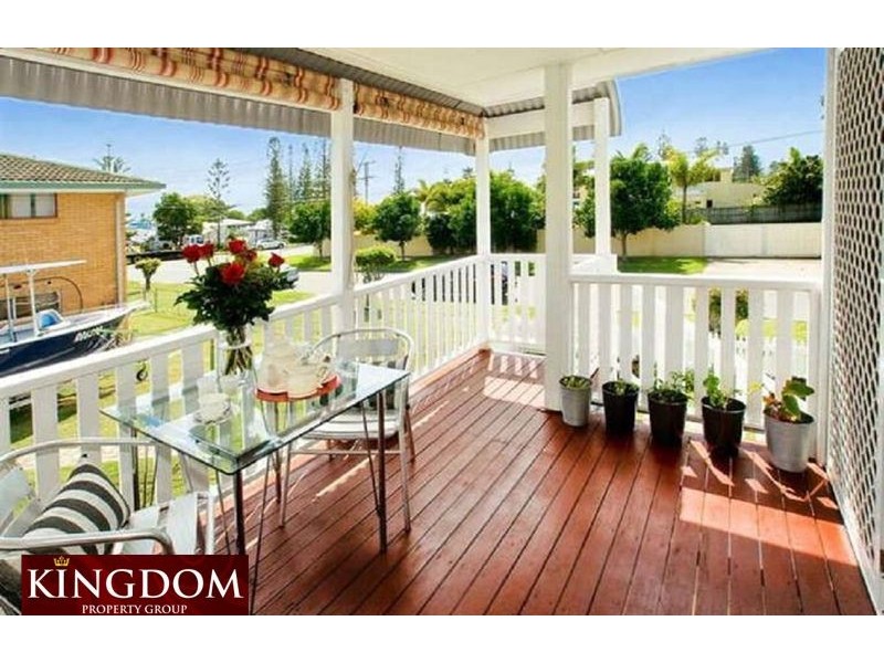19 Fourth Ave, Scarborough QLD 4020