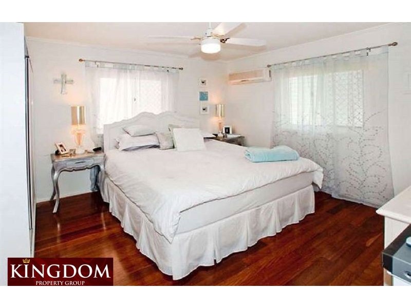 19 Fourth Ave, Scarborough QLD 4020