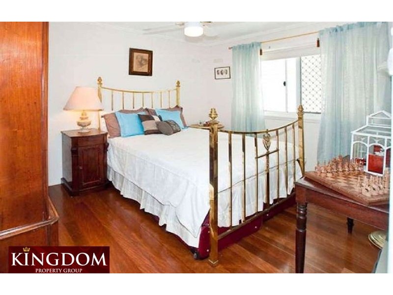 19 Fourth Ave, Scarborough QLD 4020