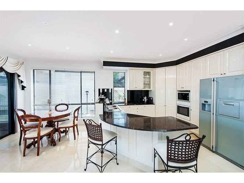 2107 Carlton Cl, Hope Island QLD 4212