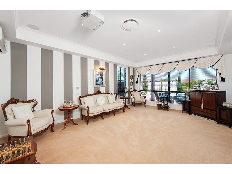 2107 Carlton Cl, Hope Island QLD 4212