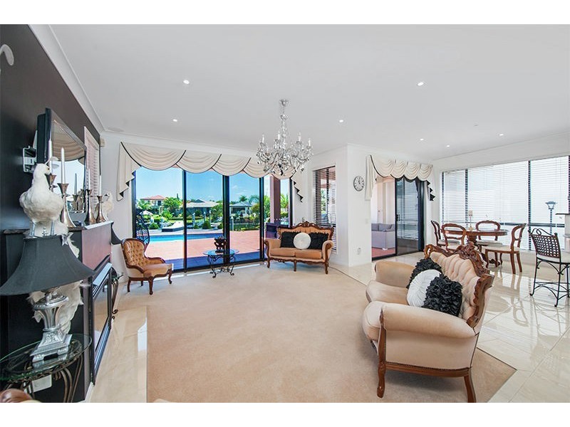 2107 Carlton Cl, Hope Island QLD 4212