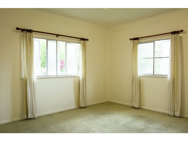 22 Amott St, Stafford Heights QLD 4053