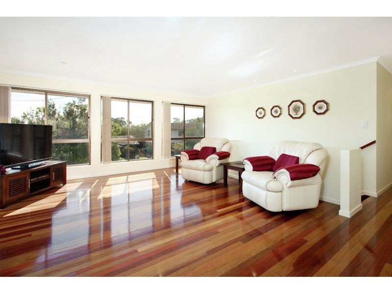 8 McCracken St, Wishart QLD 4122