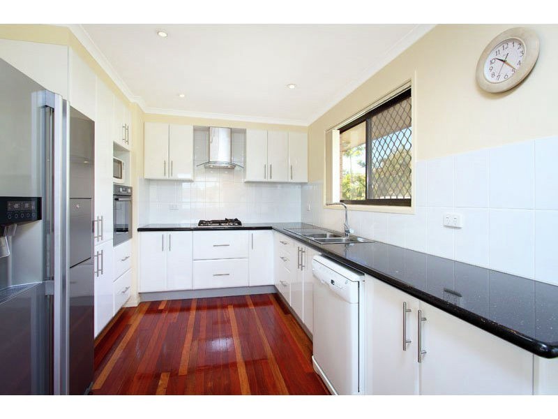 8 McCracken St, Wishart QLD 4122