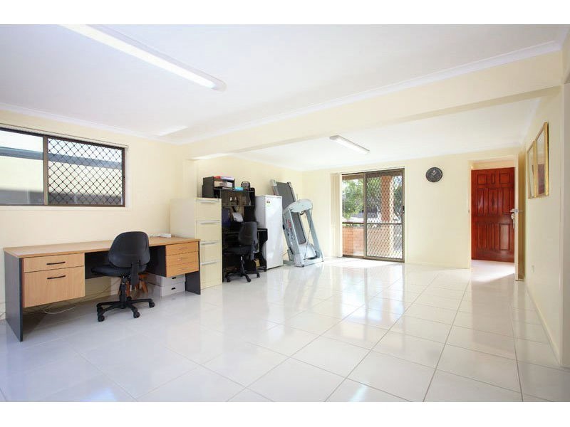 8 McCracken St, Wishart QLD 4122