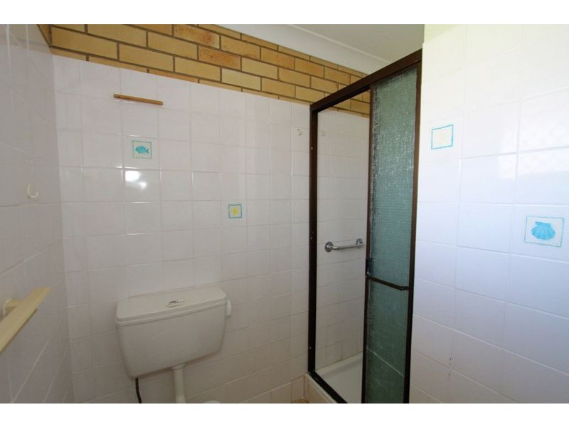 2/53 Ellen St, Woody Point QLD 4019